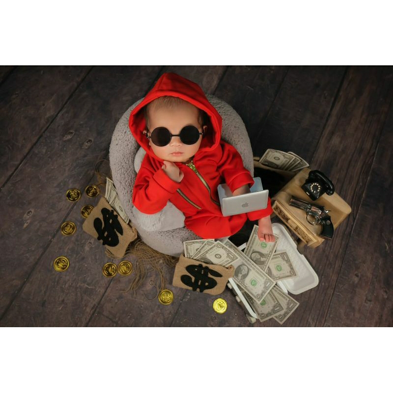 kostum money heist properti foto bayi newborn