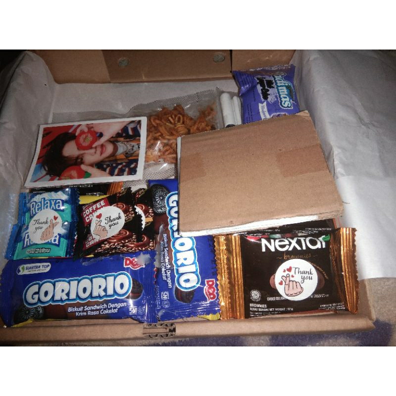 

HAMPERS SNACK FREE PHOTOCARD