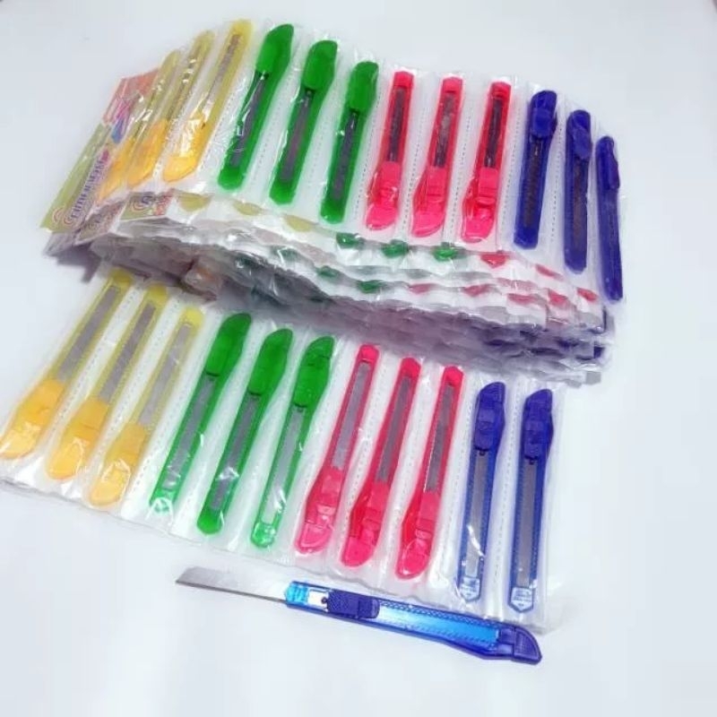 

Cutter kecil renteng 12pcs / kater kecil renteng