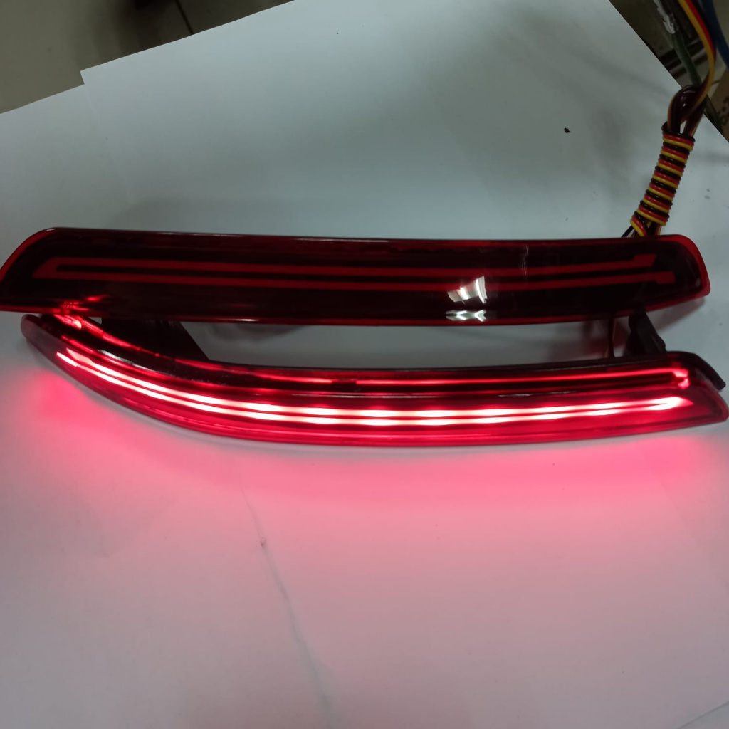 Lampu reflektor belakang innova reborn 2016 Up