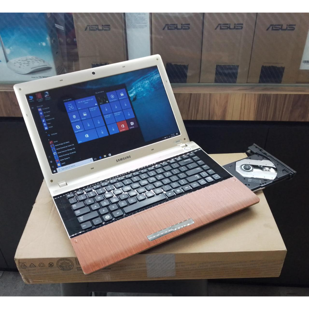 Promo...!!! LAPTOP LEPTOP SAMSUNGS RAM 4GB SSD 128 GB 14 INC SIAP PAKAI RAM 4G SSD 128 GB 2JUTAAN