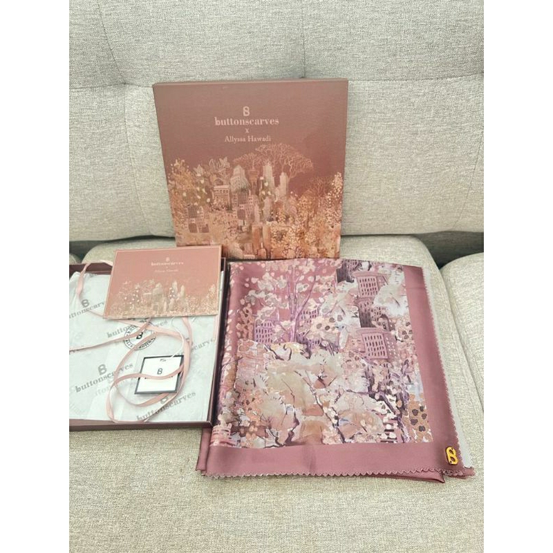 PRELOVED SCARF BY BUTTONSCARVES CHAIN,SOFYA,NADA,LES AMITIES,SOS