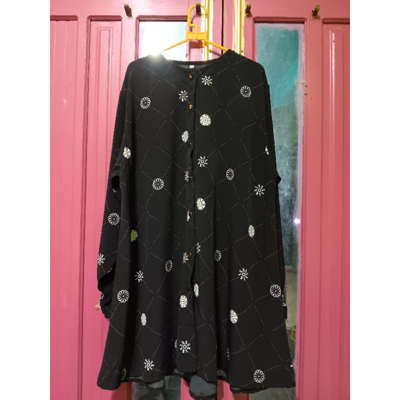 Preloved Blouse Hitam Mono bukan Vanilla Hijab Aleza Button