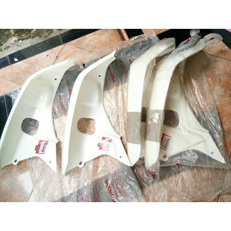 Legshield Sayap Luar Kiri L Astrea Grand Bulus Legenda Impressa Putih Original AHM NOS