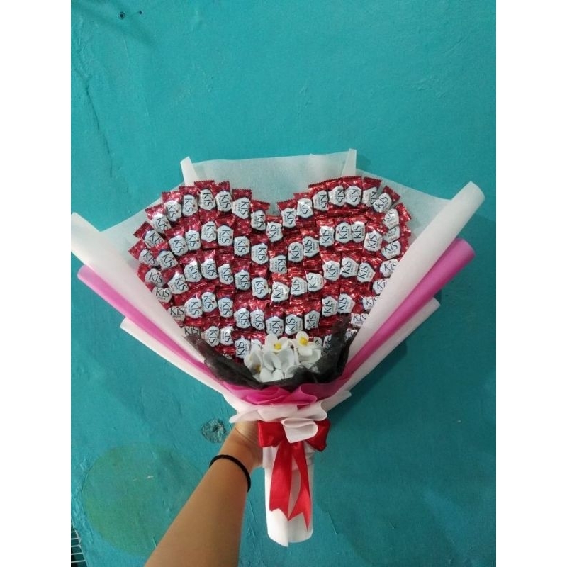 

buket permen love jumbo/buket Valentine/ buket spesial/buket graduation/ buket doi/ buket mewah