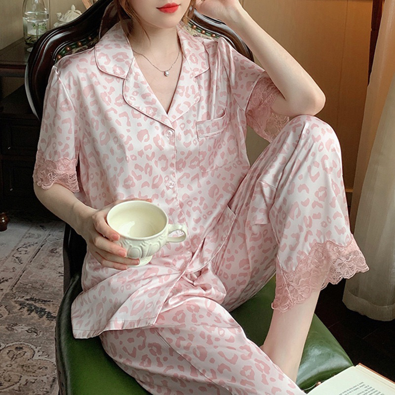 002 Ultra Luxury Sleepwear Kelas Atas Piyama Satin Lengan Pendek Celana Panjang Lengan Bunga Kancing Hidup Bahan Satin High Quality Piyama Import/ Baju Tidur Import / Baju Tidur Murah / Piyama Set / piyama wanita /Piyama Satin/Baju Tidur Set