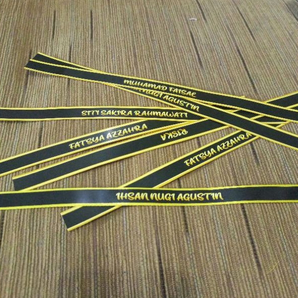 Selempang nama boneka wisuda
