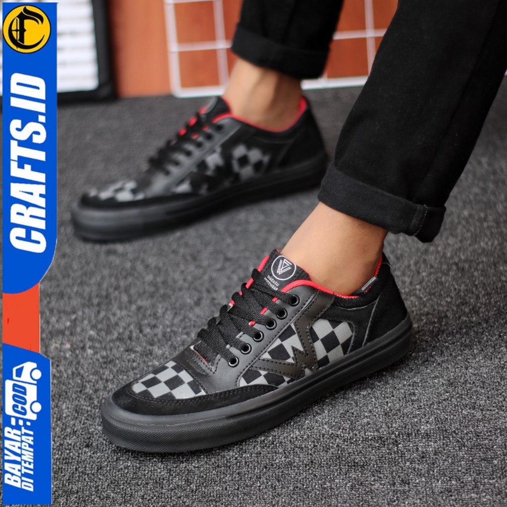 Sepatu Sekolah Sneakers Big Size Jumbo Black White 44 45 46 47 Sepatu Ukuran Besar Pria