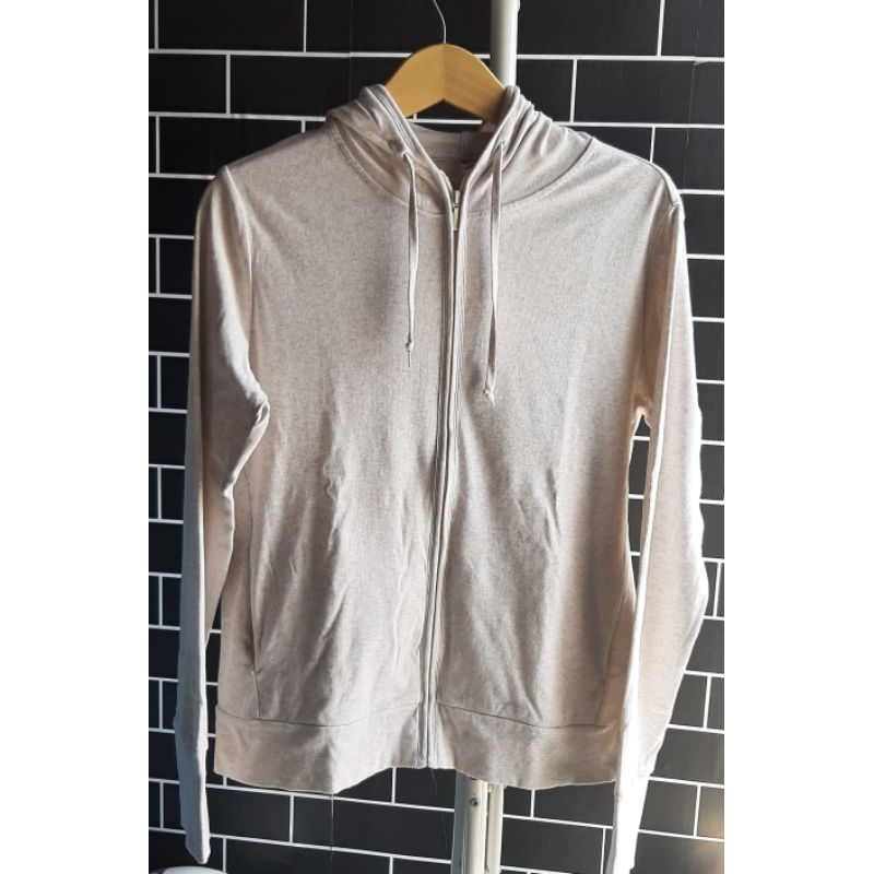 JACKET UNIQLO WANITA ORIGINAL OLAHRAGA POLOS BEIGE