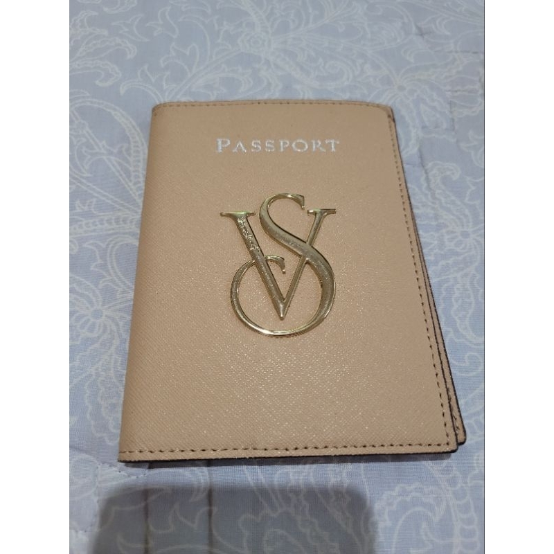 Preloved Victoria's Secret Passport Case