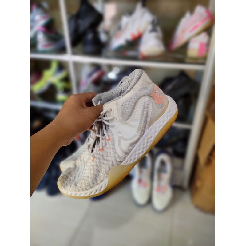 Nike Evidence II dan Nike flytrap