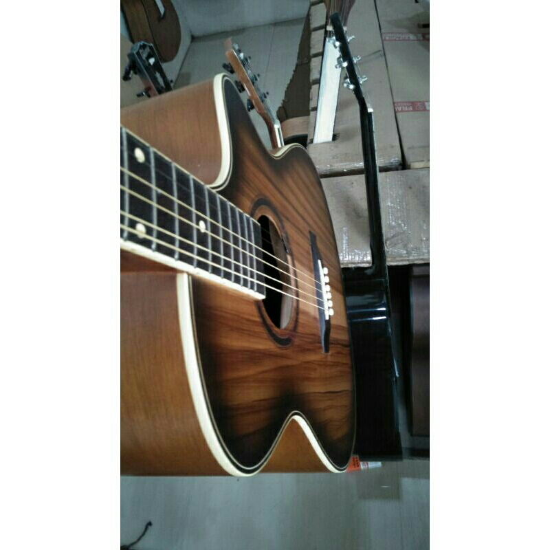 Gitar taylor akustik