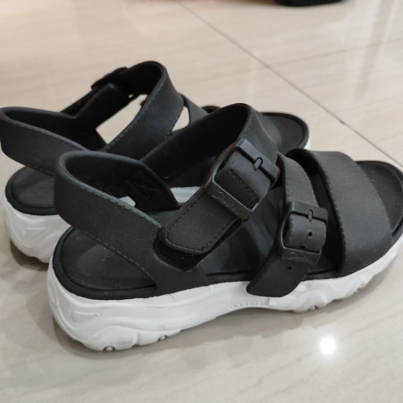 preloved second sepatu sandal wanita skechers d-lites
