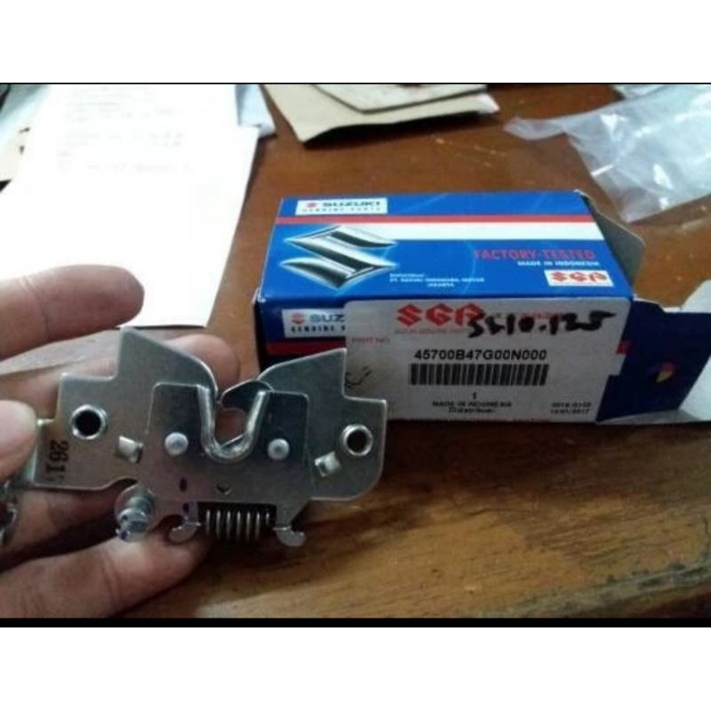 engsel kedudukan jok bawah smash titan shogun 125 next dll ori sgp