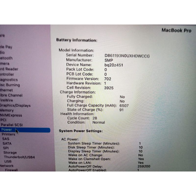 mac pro retina 15 in 2017 touchbar ram 16 ssd 512 muluss core i7.. minus  layar garis