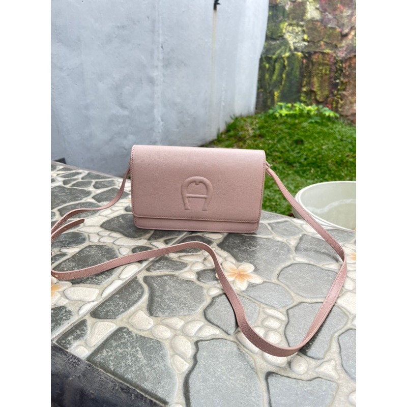 preloved tas aigner nude pink slingbag original 100%