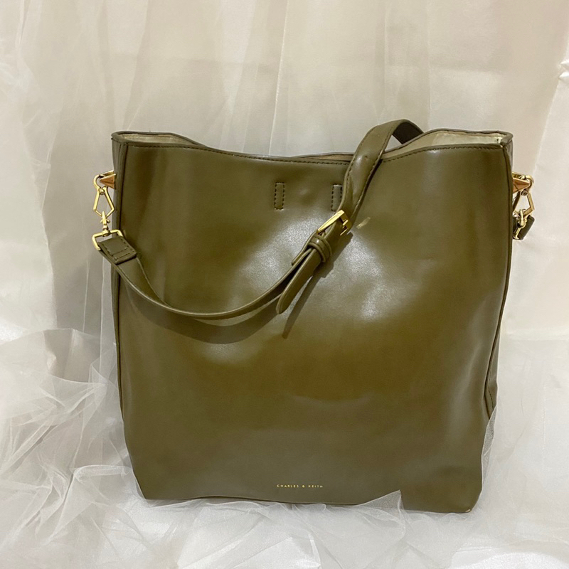 Charles and Keith Olive Green Totebag Original. Free Dustbag
