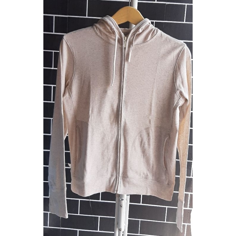 JACKET UNIQLO ORIGINAL OLAHRAGA WANITA SECOND BEIGE