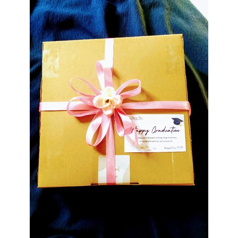 

hampers box premium serba pink