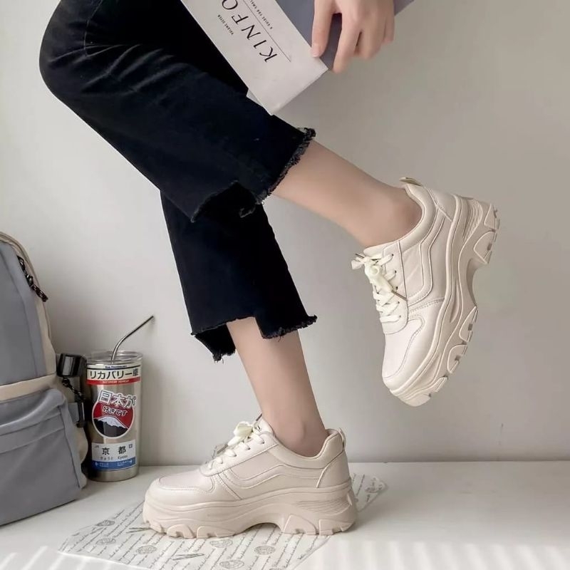 SEPATU SNEAKERS WANITA KOREA TAEYONG TERLARIS FNPS01