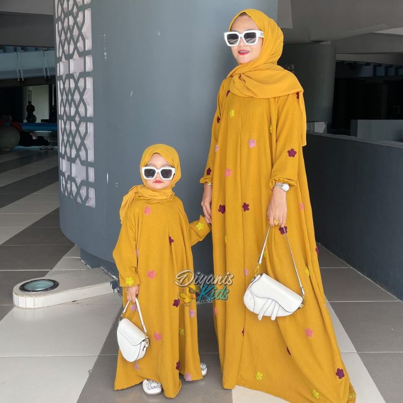 POPPY DRESS- DRESS ibu dan anak bahan crincle airflow pompom