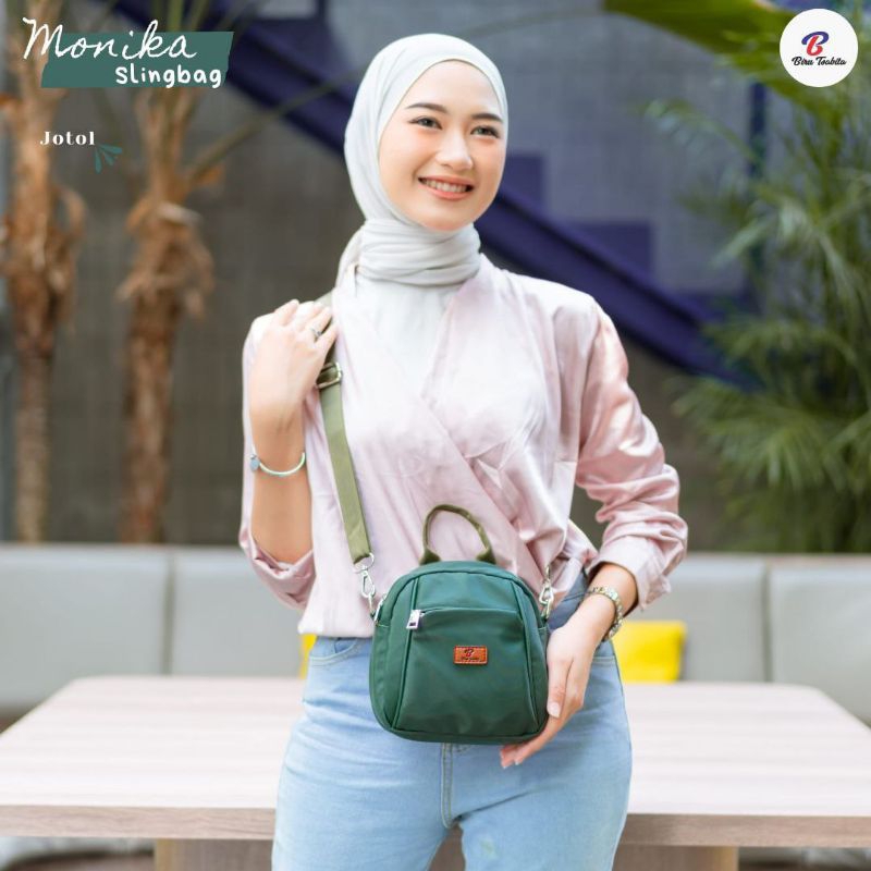 Biru Tsabita, Monika Tas Slempang Chocoly Anti Air