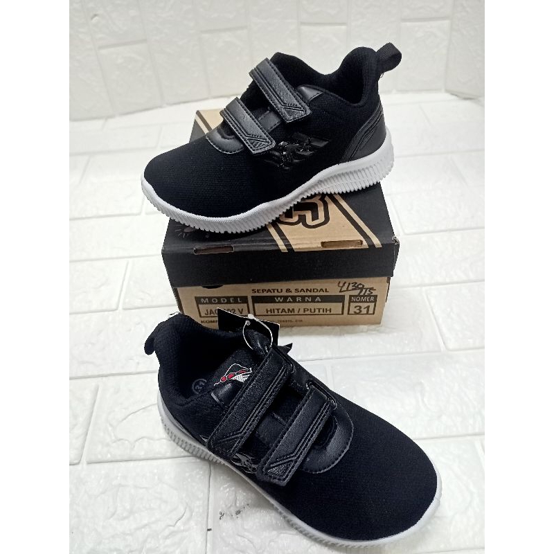 SEPATU SEKOLAH ANAK MEREK JAGUAR