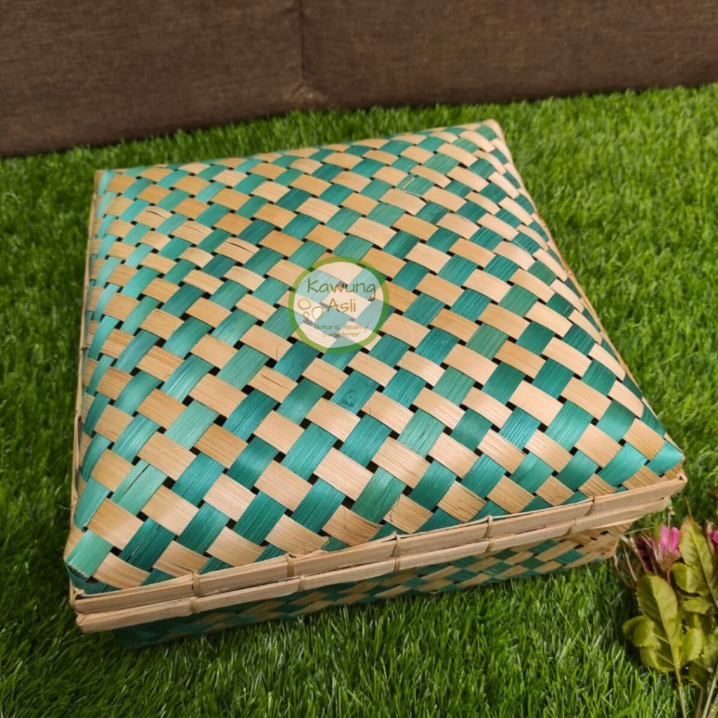 Sokase Besek Kaki Anyaman Bambu Ulir Hijau Hampers Lebaran 30x30 cm