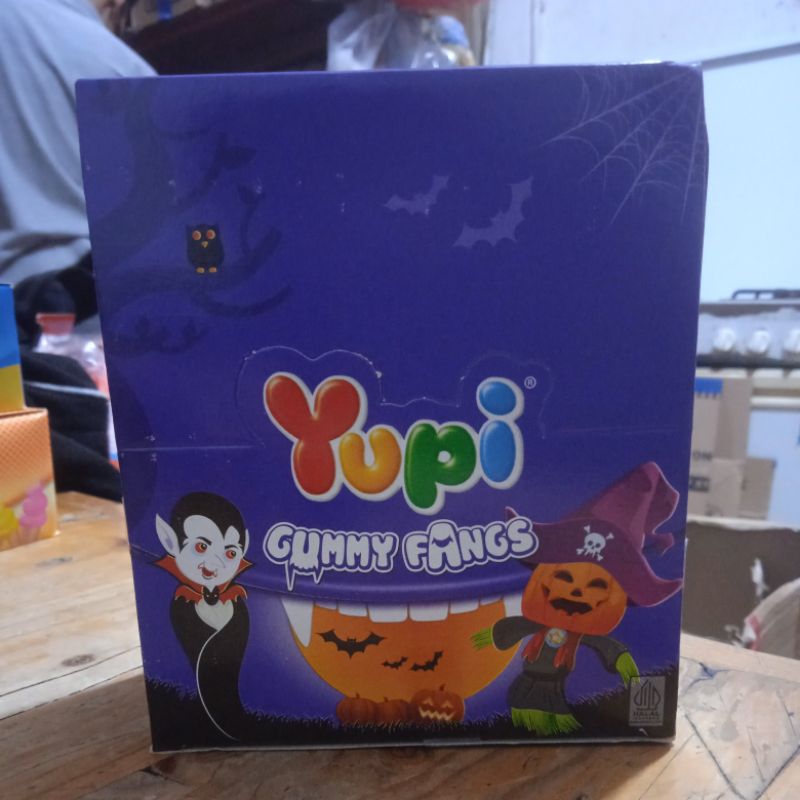 

yupi gummy fangs 1 pack