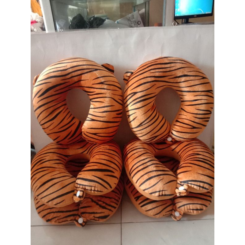 Bantal leher motif bantal leher karakter macan bantal leher empuk lembut bantal leher pake kancing virall murah