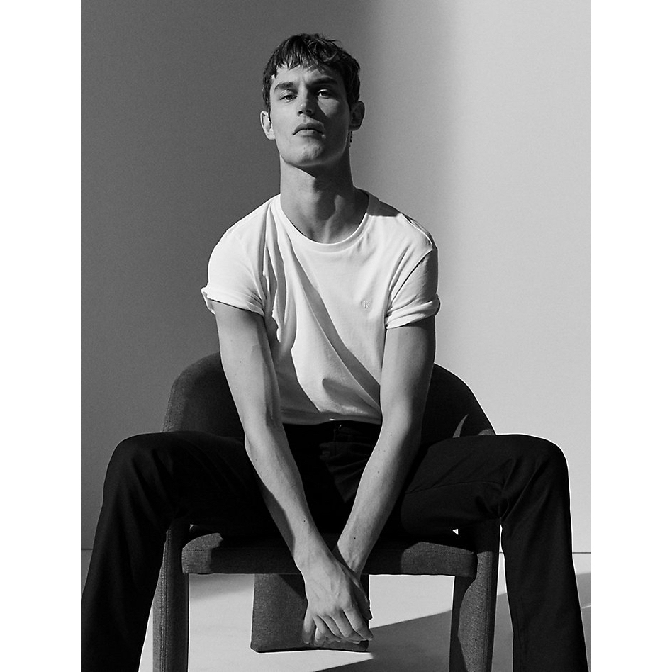 Calvin Klein Smooth Cotton Solid Crewneck T-shirt