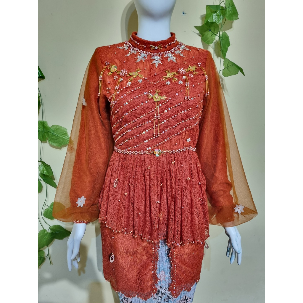 jahit kebaya custom / kebaya wisuda / kebaya tunangan / kabaya lamaran / kebaya custom / kebaya paye