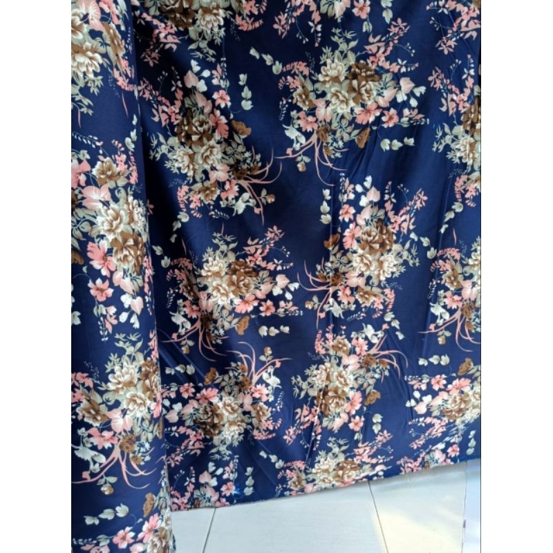 Kain sprei meteran polymicro murah motif bunga sakura navy