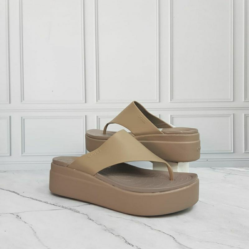 SANDAL CROCS BROOKLYN FLIP FLOP / SANDAL CROCS BROOKLYN JEPIT