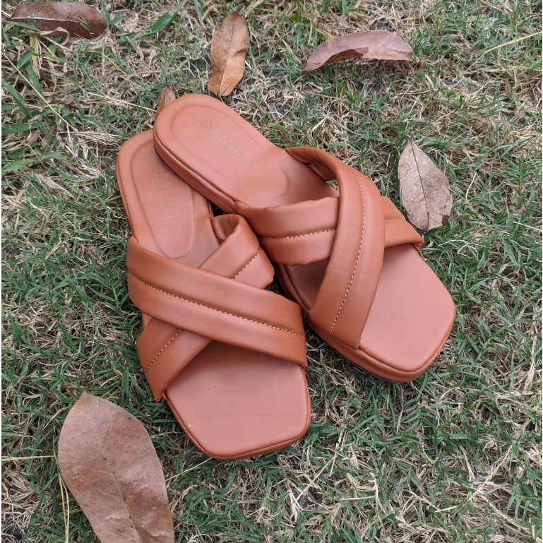 BISA COD SANDAL WANITA TERBARU CUTE KEKINIAN SILANG FLAT TEPLEK