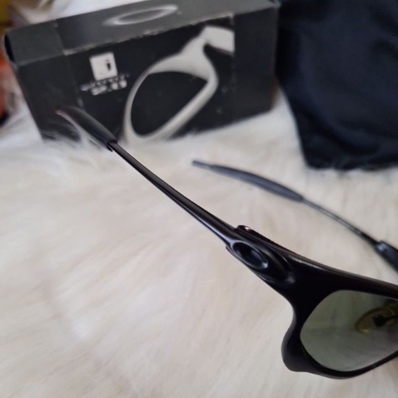 KACAMATA HITAM OAKLEY AUTH