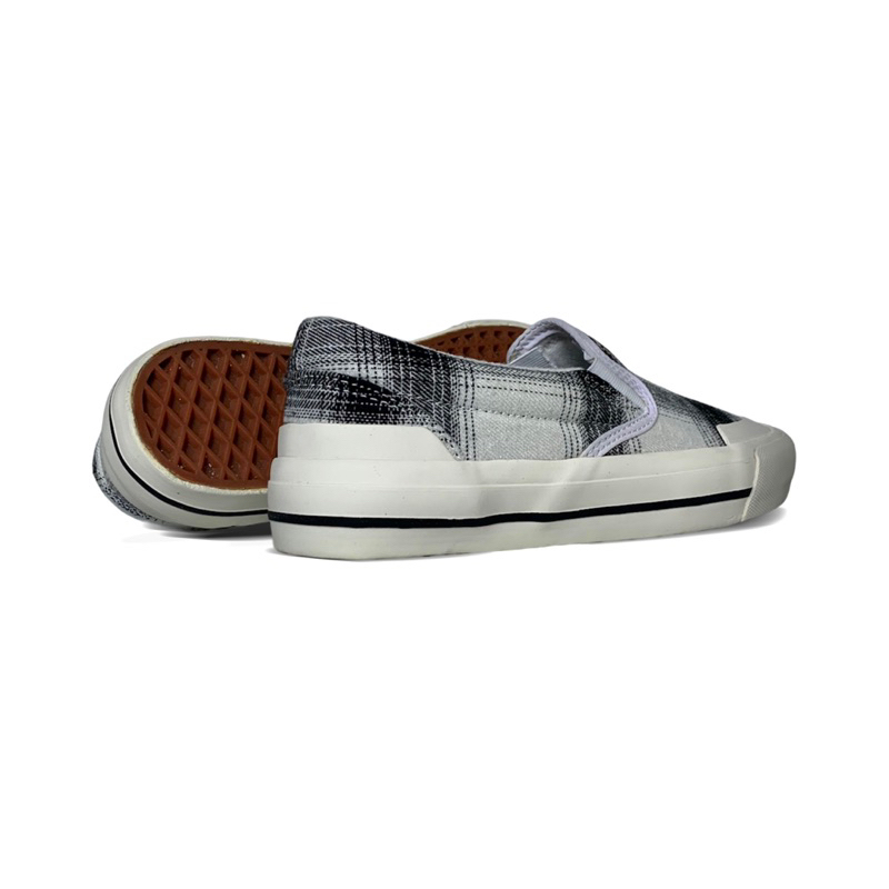 Brulee Project | Slip On Super Flanel | Whitee | Sepatu Slip On Berbahan Flanel