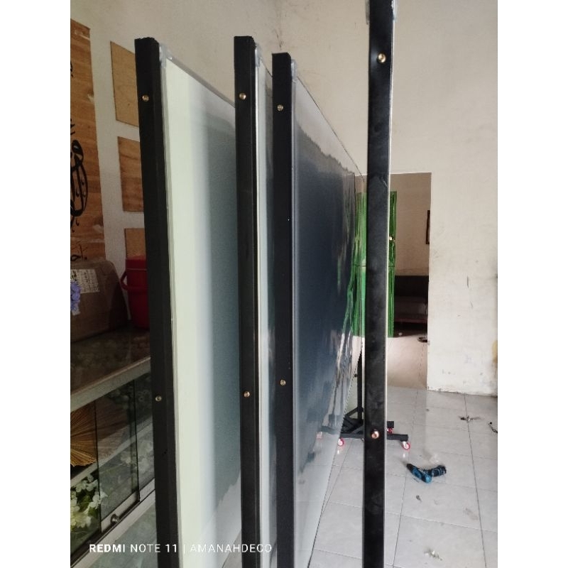 

Papan Tulis Whiteboard Tebal 4cm + Standing ukuran 122cm x 244cm dua sisi putih dan putih