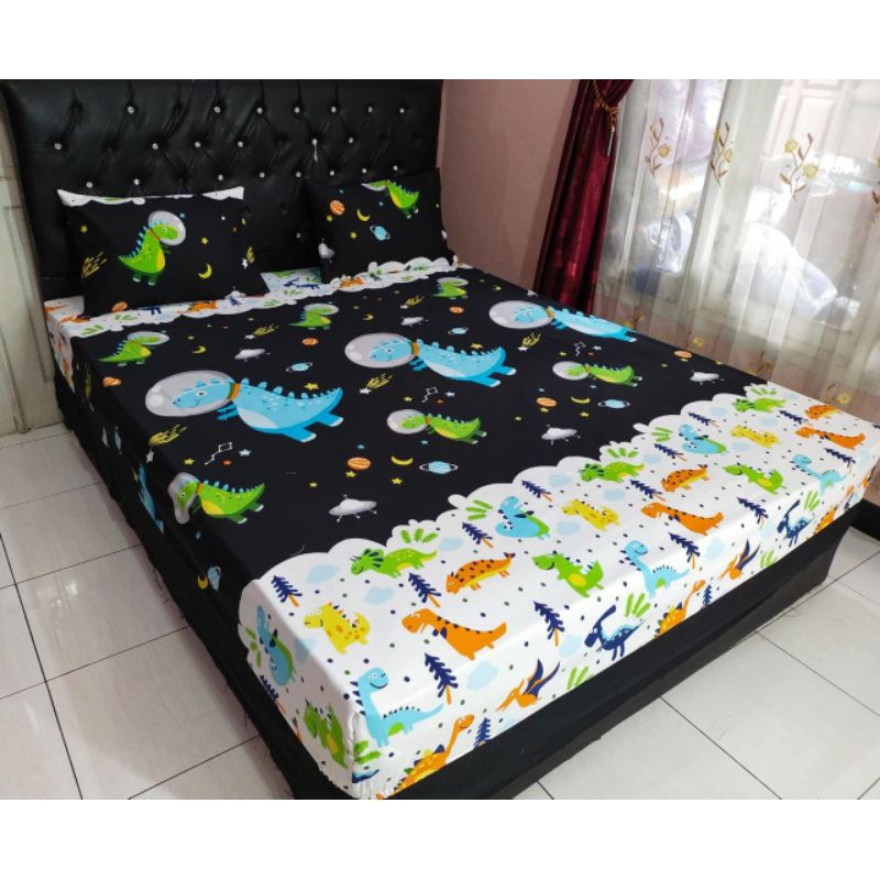 SPREI HOMEMADE 180X200 TINGGI 30CM KARAKTER MOTIF AESTHETIC MURAH