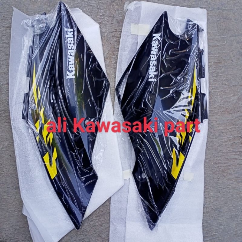 COVER BODY BELAKANG SIDE PANEL HITAM KLX BF NEW STIKER KUNING ORIGINAL