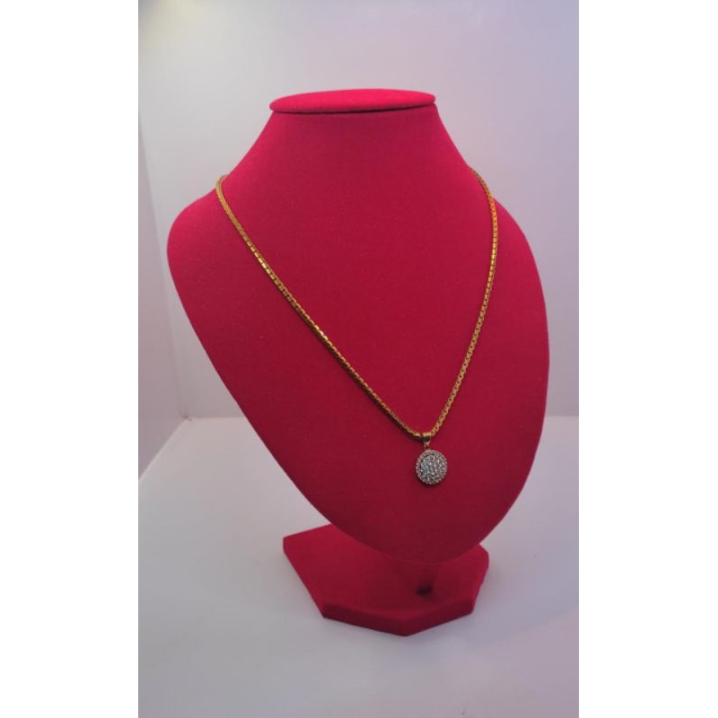 Display Perhiasan Kalung Ukuran Sedang T 22 Waran Merah