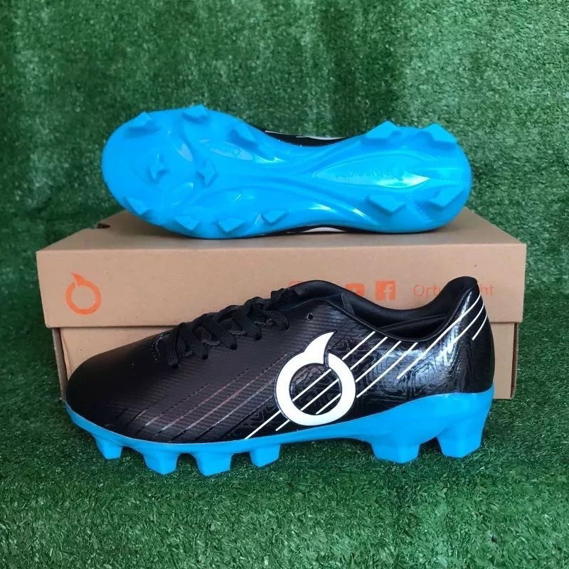 sepatu bola Ortuseight Insignia FG hitam