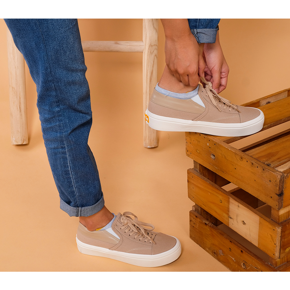 Sepatu Sneakers Wanita Casual Shoes Cewek Trendi Hangout Travelling Santai Original Caramela Cream