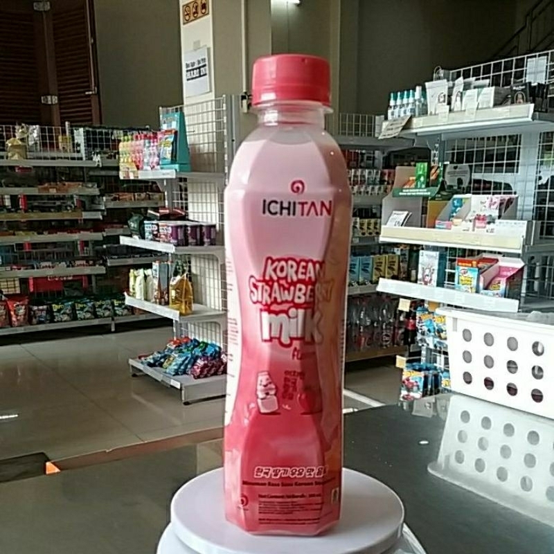 

Ichitan korean strawberry milk 300ml.