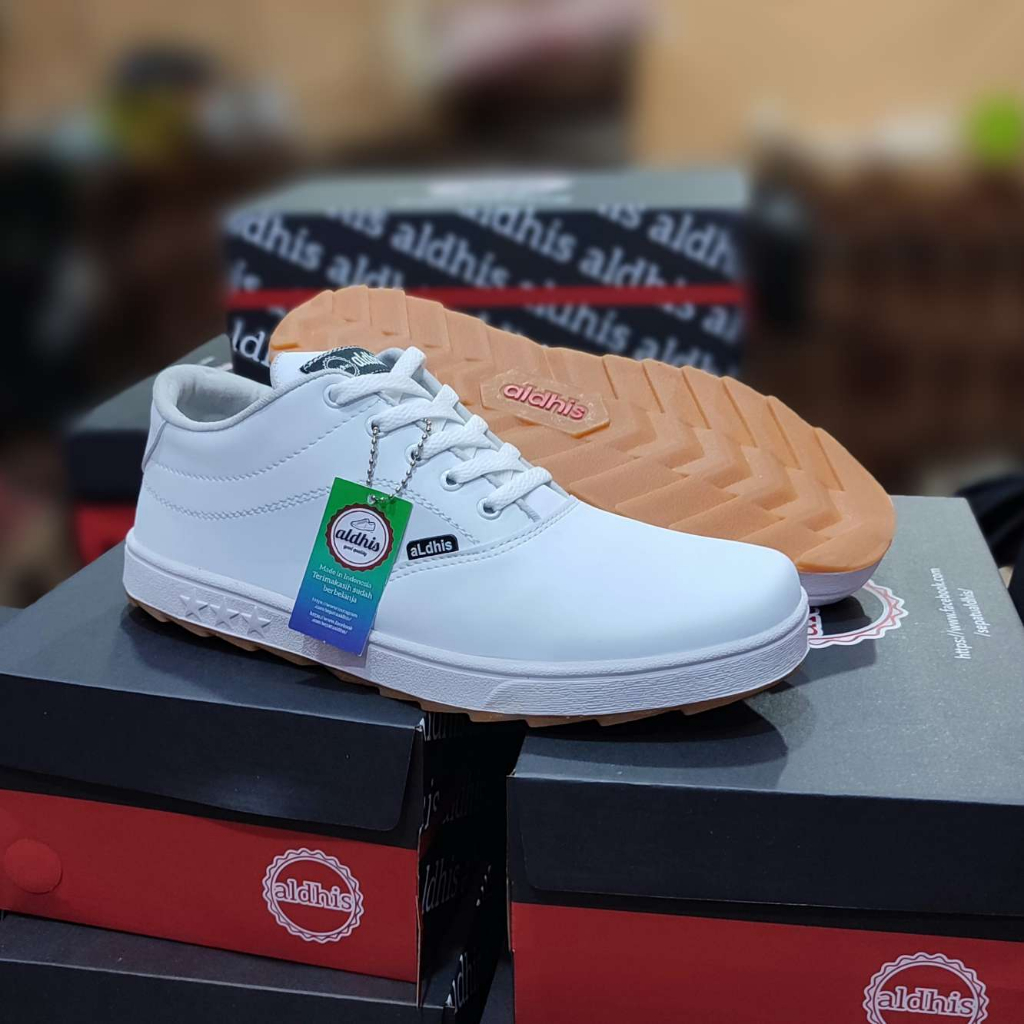 Sepatu Putih Cowok Keren Kece Sneakers Pria Original Aldhis XS01 Buat Gaya