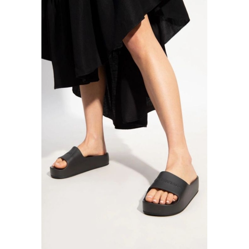 sandal wanita