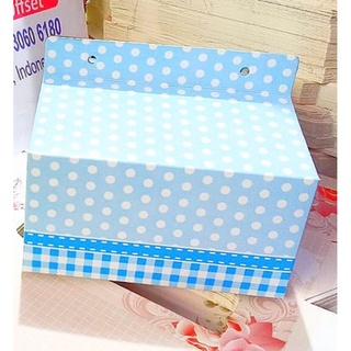 

BOX MANGKOK TWOTONE 15x15x8 POLKADOT BIRUMUDA MINIM PEMBELIAN 100 PCS