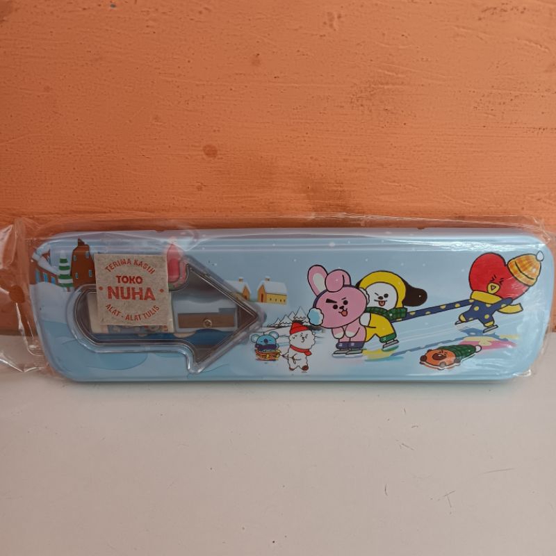 

TEMPAT PENSIL KALENG COWOK BT21 FREE PENSIL DLL