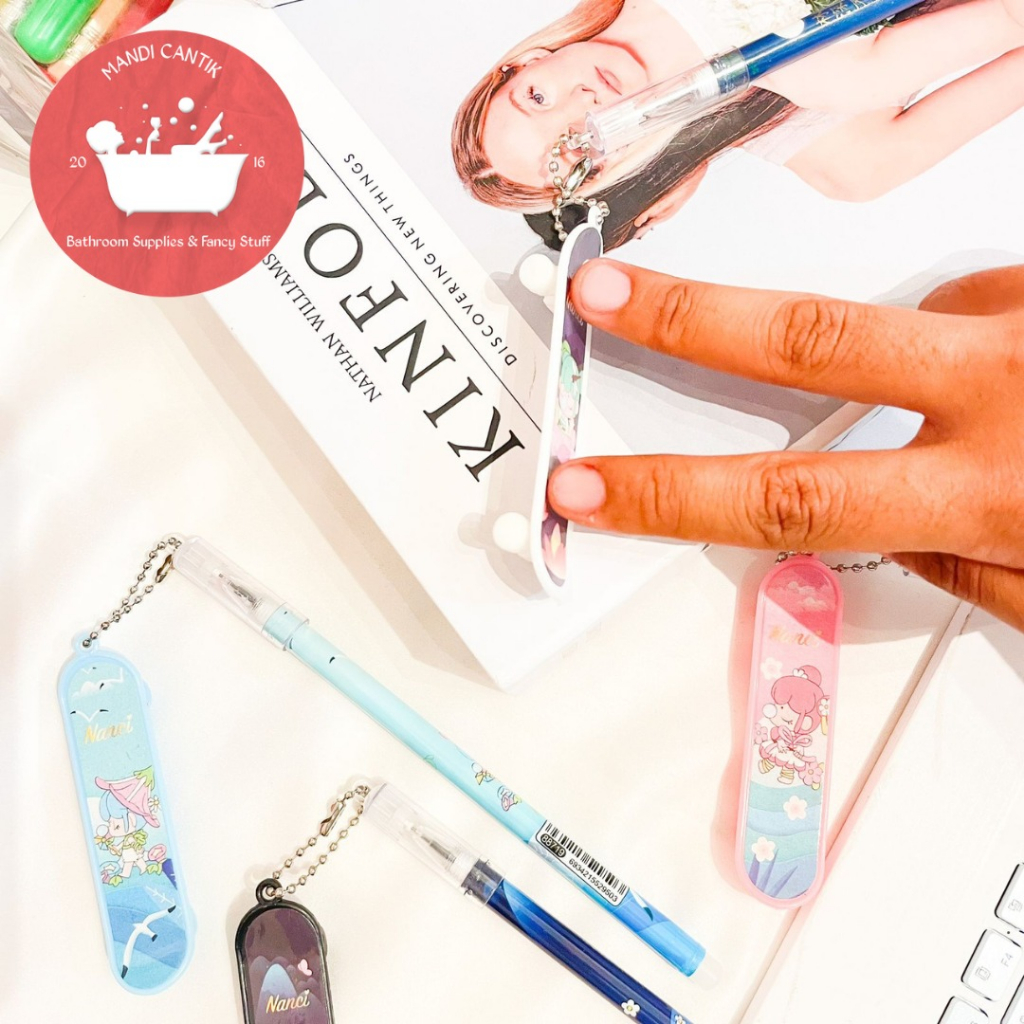

PULPEN GANTUNGAN SKATEBOARD NANCY CEWE WANITA LUCU PEN BOLPEN ALAT TULIS KANTOR COD TERMURAH