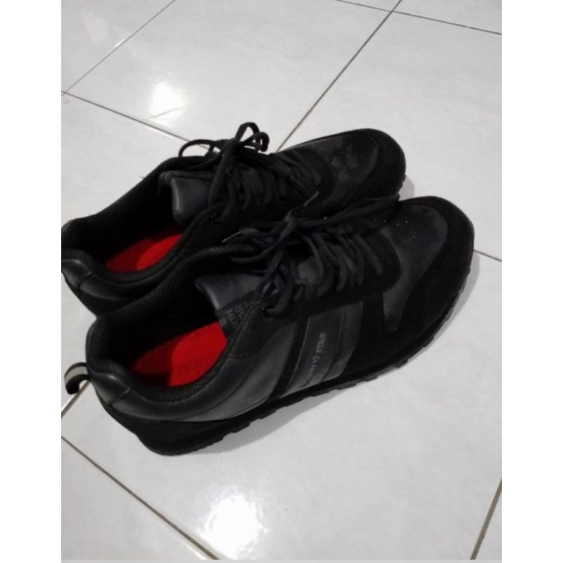 Sepatu North Star hitam size 43